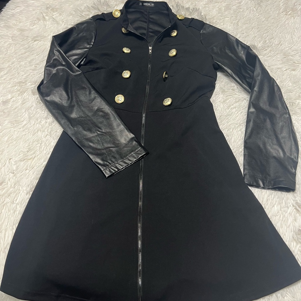 Beautiful Coat with buttons and zipper